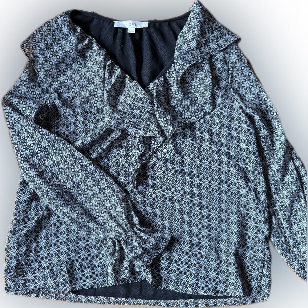 Ann Taylor loft patterned blouse size xs